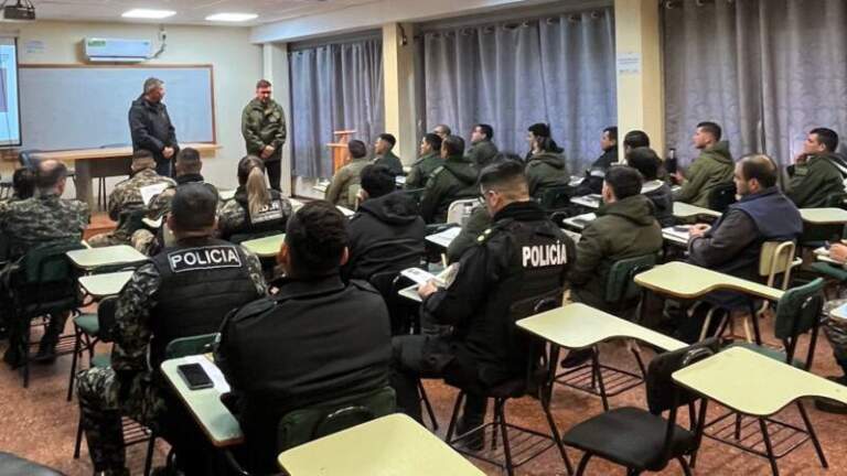 Con el objetivo de fortalecer el control forestal en Misiones, realizaron una capacitación en reconocimiento de maderas Con el objetivo de fortalecer el control forestal en Misiones, realizaron una capacitación en reconocimiento de maderas imagen-37