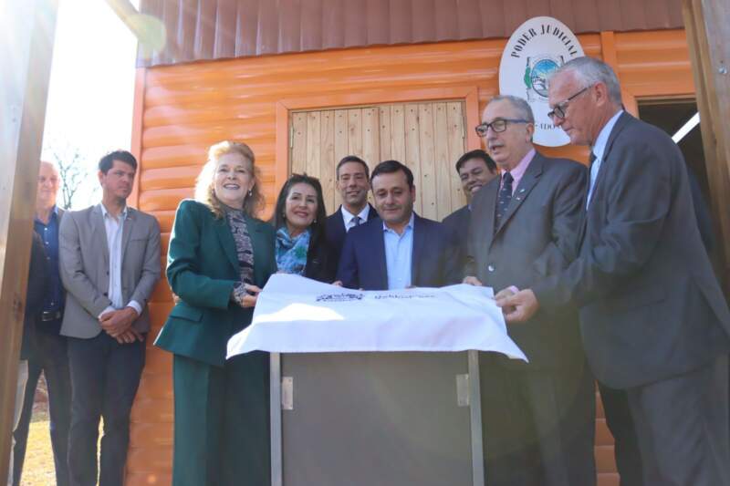 "Sin entrometernos y respetándonos, en Misiones los tres Poderes del Estado trabajamos en conjunto por el bienestar de nuestra gente", dijo Passalacqua 13 "Sin entrometernos y respetándonos, en Misiones los tres Poderes del Estado trabajamos en conjunto por el bienestar de nuestra gente", dijo Passalacqua imagen-12