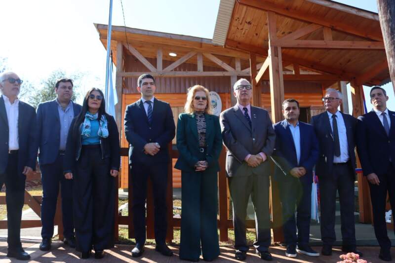 "Sin entrometernos y respetándonos, en Misiones los tres Poderes del Estado trabajamos en conjunto por el bienestar de nuestra gente", dijo Passalacqua 15 "Sin entrometernos y respetándonos, en Misiones los tres Poderes del Estado trabajamos en conjunto por el bienestar de nuestra gente", dijo Passalacqua imagen-14