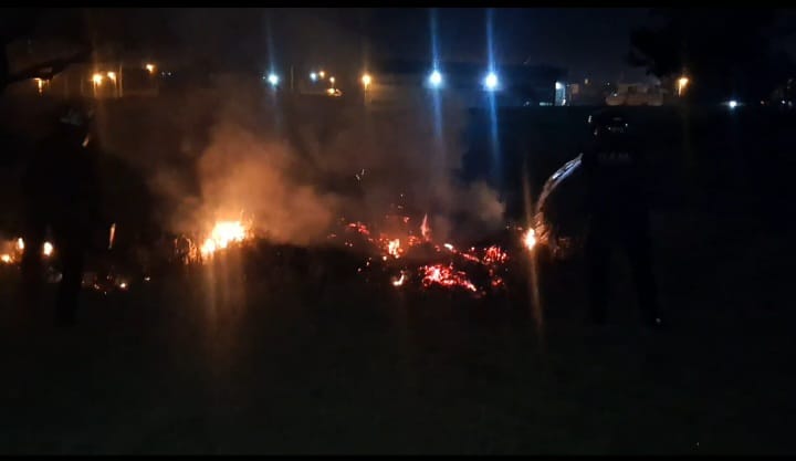 Agentes Motorizados arrestaron a dos hombres que iniciaron un incendio de pastizales en Garupá imagen-2