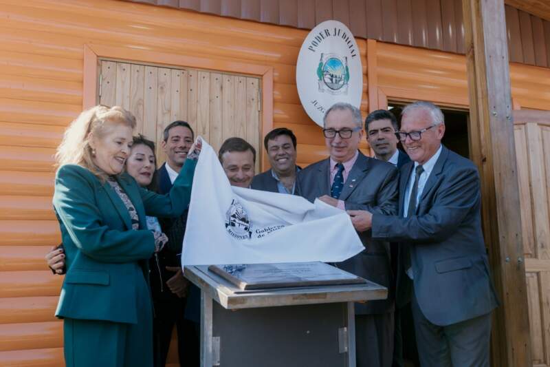 "Sin entrometernos y respetándonos, en Misiones los tres Poderes del Estado trabajamos en conjunto por el bienestar de nuestra gente", dijo Passalacqua 3 "Sin entrometernos y respetándonos, en Misiones los tres Poderes del Estado trabajamos en conjunto por el bienestar de nuestra gente", dijo Passalacqua imagen-2