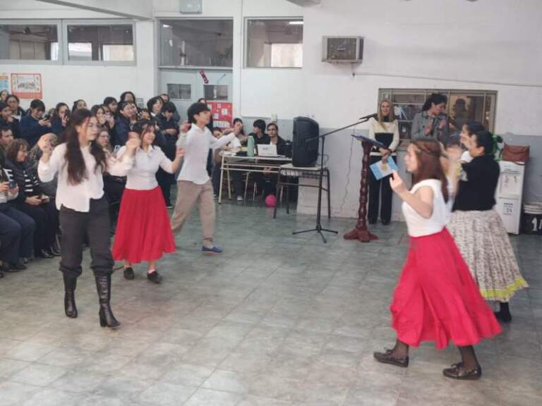Con la «argentinidad al palo», la Epet 2 festejó el Día de la Independencia Con la "argentinidad al palo", la Epet 2 festejó el Día de la Independencia imagen-36