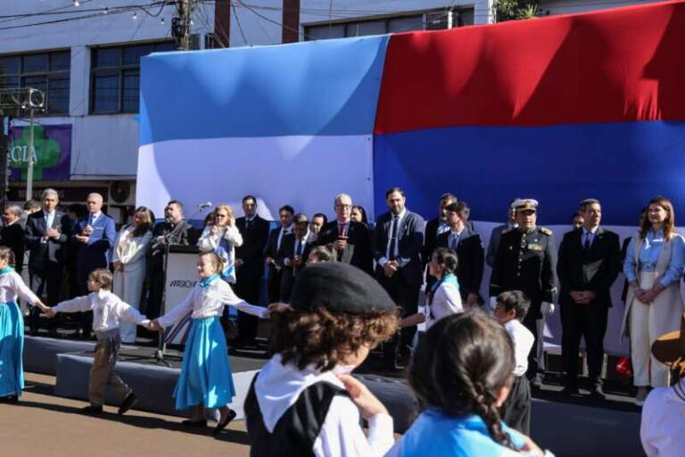 «El poder central debe respetar y entender que las Provincias somos preexistentes a la Nación, nosotros la creamos», dijo Passalacqua en el acto por el Día de la Independencia "El poder central debe respetar y entender que las Provincias somos preexistentes a la Nación, nosotros la creamos", dijo Passalacqua en el acto por el Día de la Independencia imagen-29