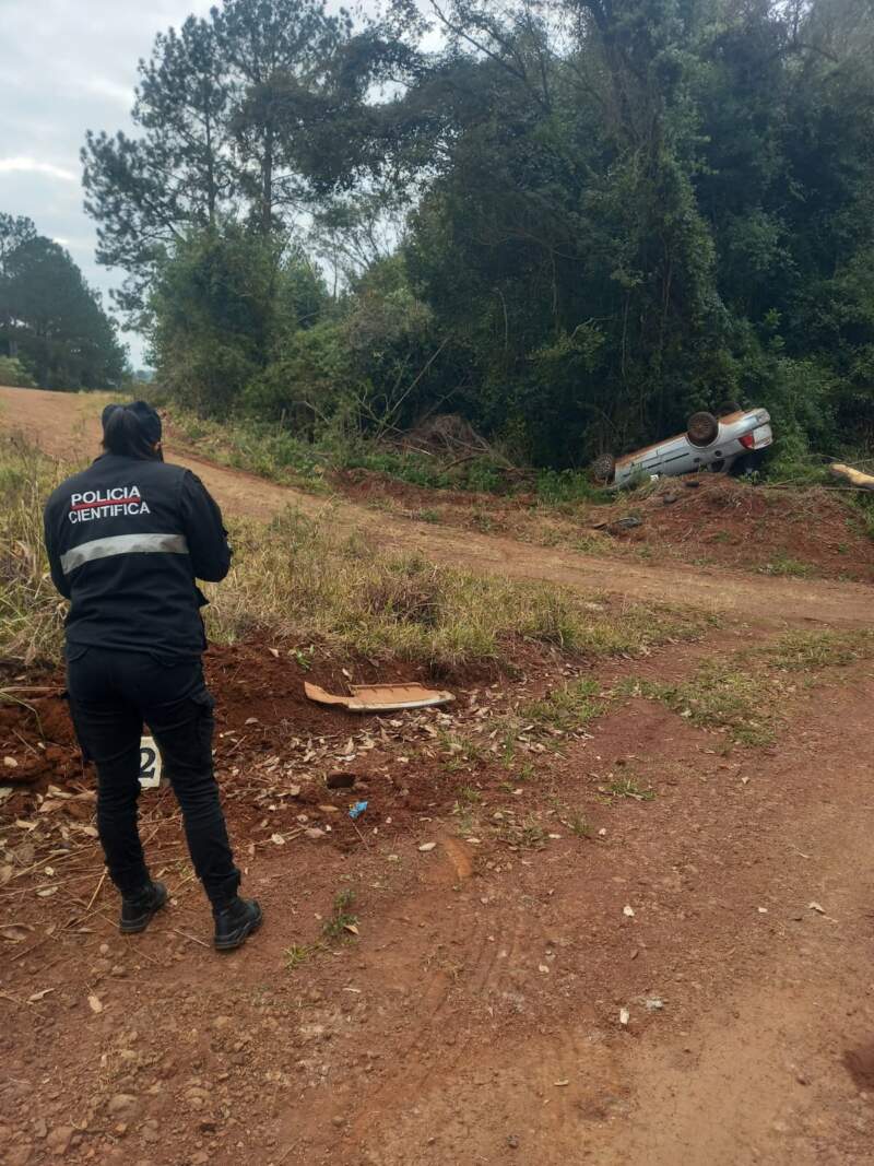 Gobernador Roca: conductora de vehículo que despistó en la ruta 6 terminó con politraumatismos 3 Gobernador Roca: conductora de vehículo que despistó en la ruta 6 terminó con politraumatismos imagen-2