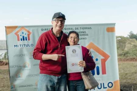 Passalacqua entregó más de 200 regularizaciones dominiales a familias de 11 Municipios y herramientas a productores en San Javier imagen-3