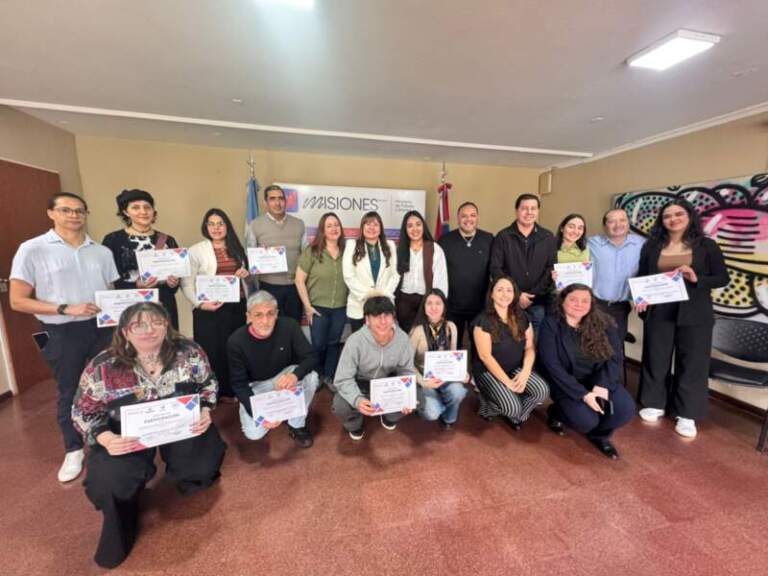 Formación laboral: más de 30 jóvenes recibieron sus certificados en Marketing Digital imagen-42
