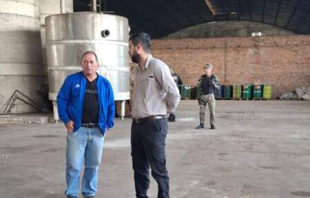 Tras reclamos de vecinos, Ecología inspeccionó una planta de cítricos en Montecarlo que vertía residuos en el río imagen-4