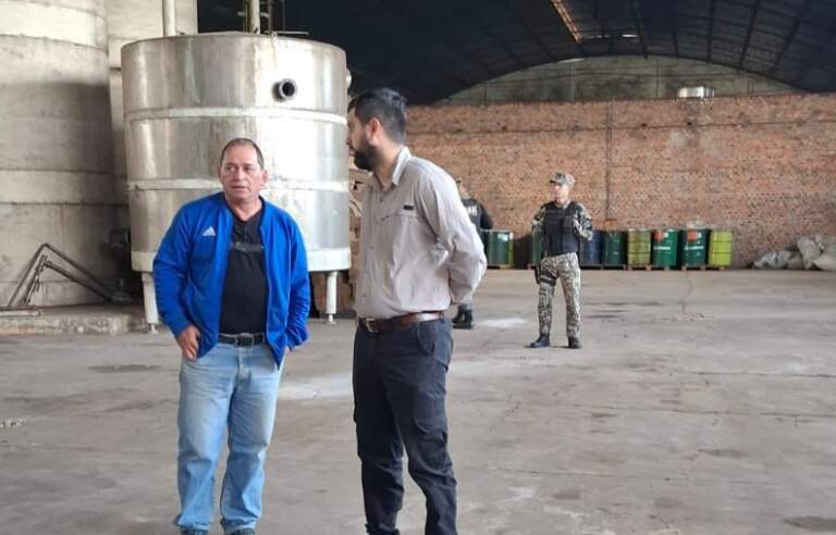 Tras reclamos de vecinos, Ecología inspeccionó una planta de cítricos en Montecarlo que vertía residuos en el río imagen-17