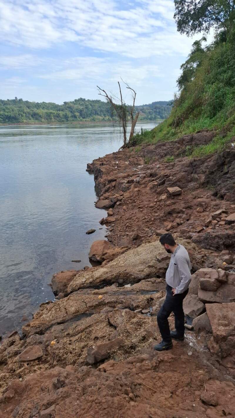 Tras reclamos de vecinos, Ecología inspeccionó una planta de cítricos en Montecarlo que vertía residuos en el río imagen-4