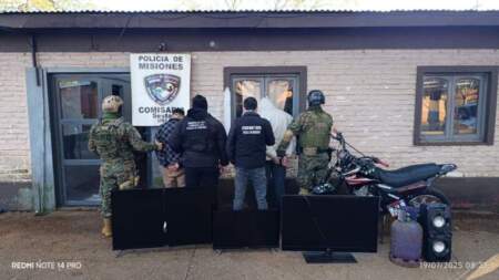 Cayeron dos sospechosos por múltiples robos en Posadas: recuperaron costosa notebook y objetos robados imagen-6