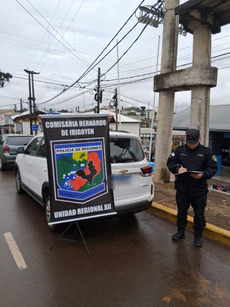 Auto robado en Brasil fue recuperado por agentes de frontera en Irigoyen imagen-1