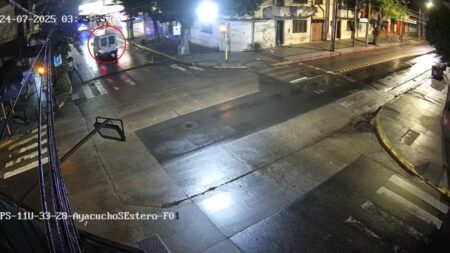 Un hombre fue detenido tras haber sido captado por cámaras del 911 al momento que agredió a otro joven imagen-10