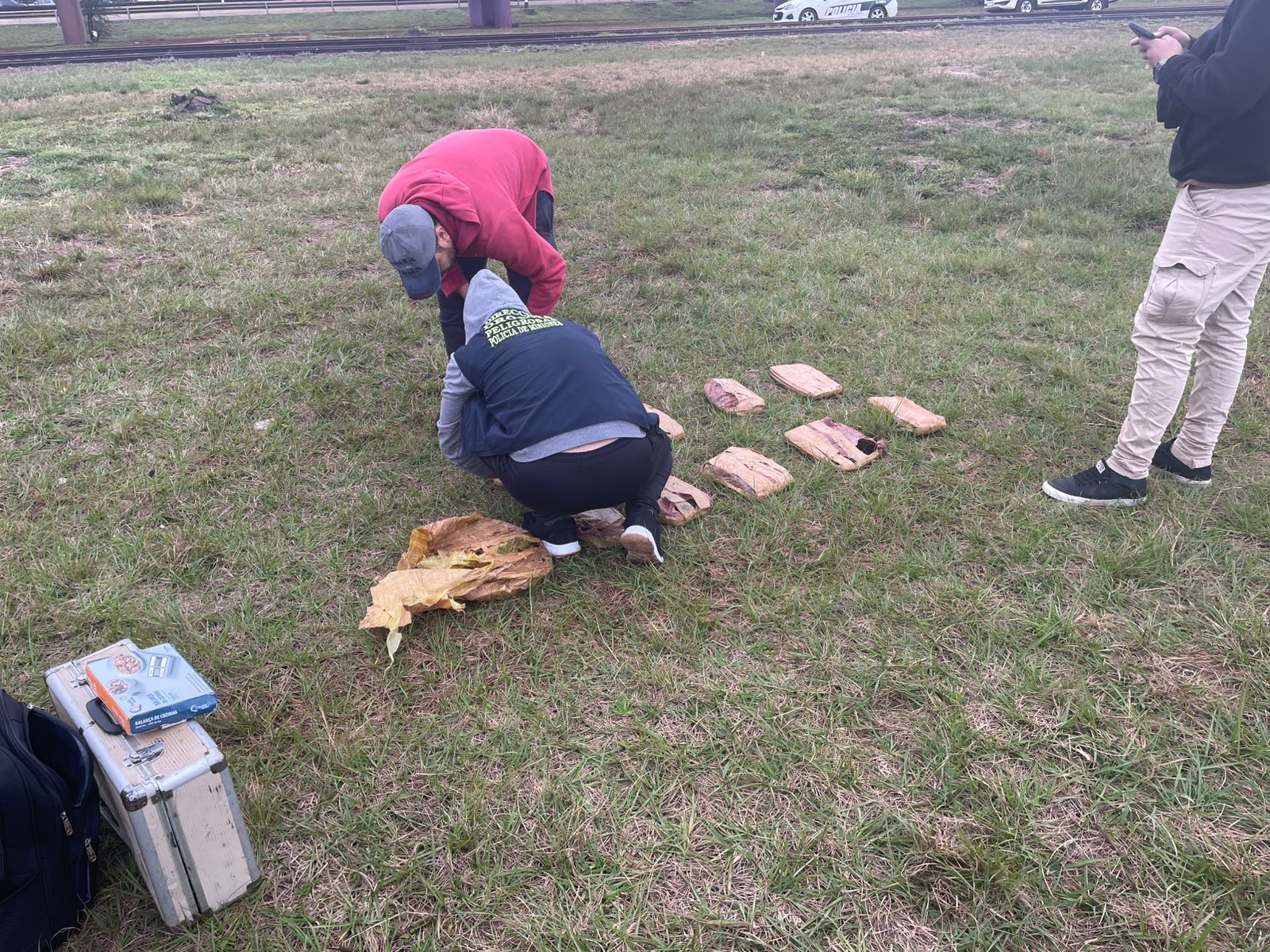 Hallaron cargamento de droga en zona costera de Posadas 3 Hallaron cargamento de droga en zona costera de Posadas imagen-2