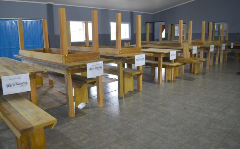 Ecología entregó mobiliario construido con madera incautada a 13 instituciones de El Soberbio imagen-15
