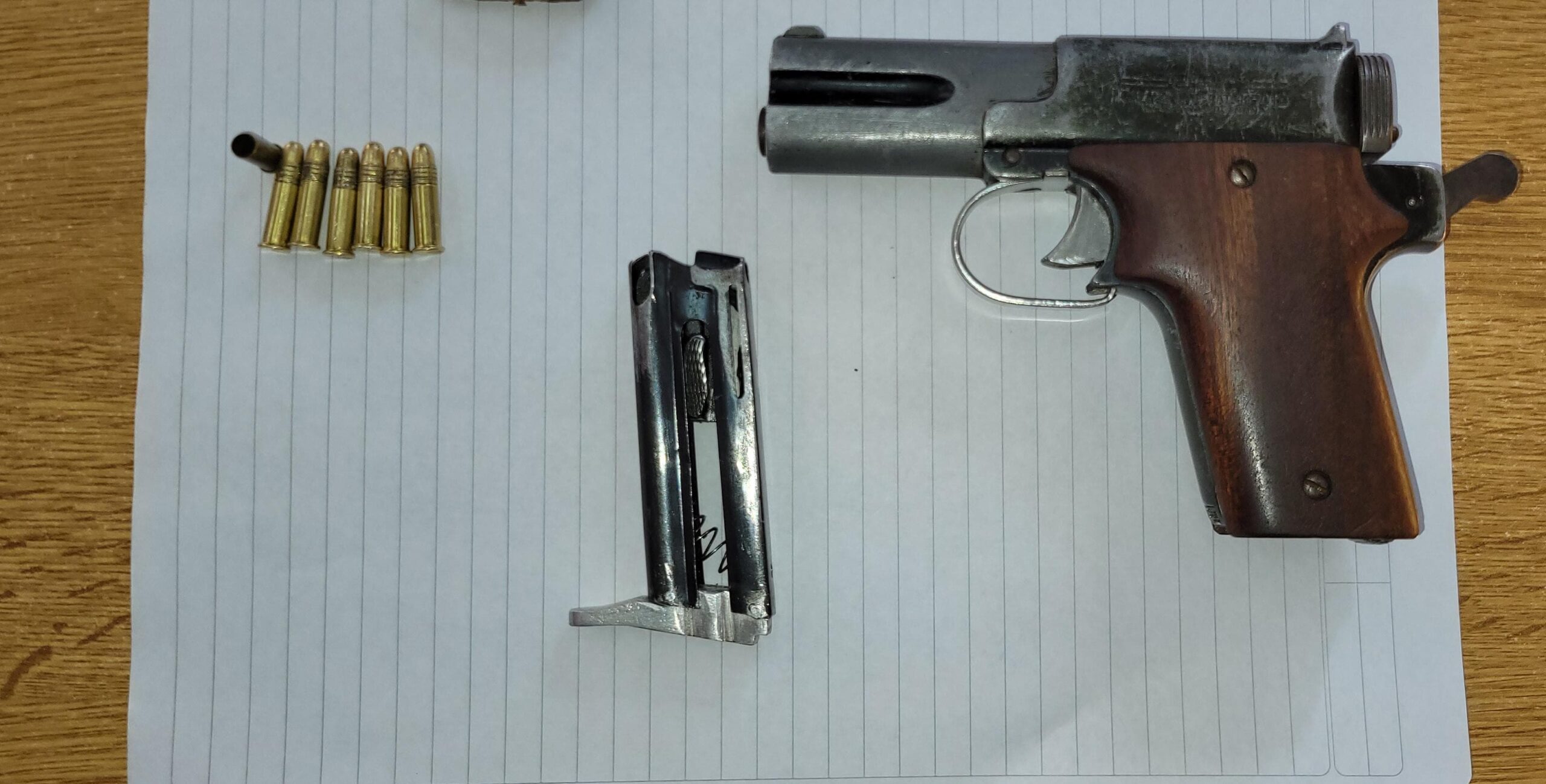 Un adolescente fue sorprendido con un arma de fuego en una institución educativa de Garupá Un adolescente fue sorprendido con un arma de fuego en una institución educativa de Garupá imagen-1