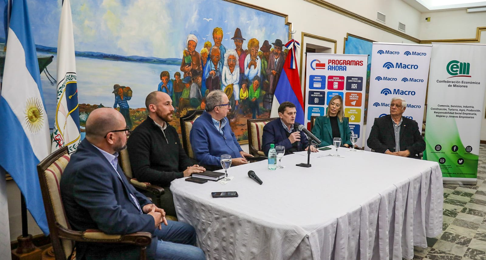 Passalacqua lanzó el Hot Sale "Mejor Oberá": "No sólo motoriza a los 240 comercios adheridos sino que también agiliza toda la economía misionera" 11 Passalacqua lanzó el Hot Sale "Mejor Oberá": "No sólo motoriza a los 240 comercios adheridos sino que también agiliza toda la economía misionera" imagen-10