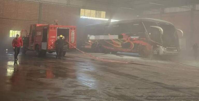 Un colectivo se incendió en Posadas: no hubo lesionados imagen-39