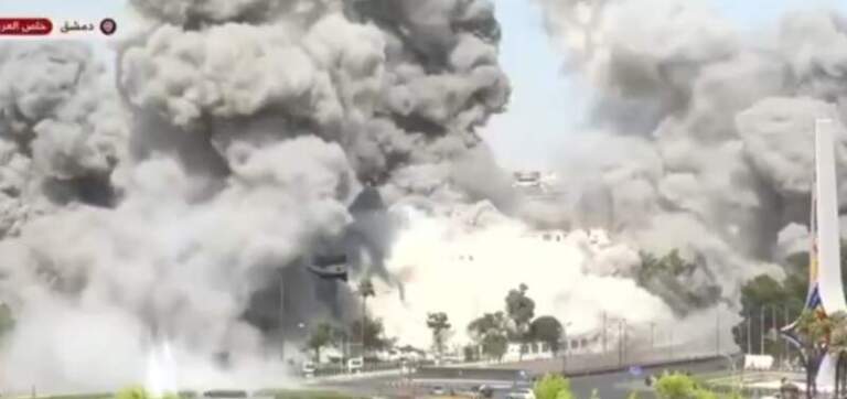 Israel bombardeó el cuartel general del Ejército de Siria en Damasco imagen-22