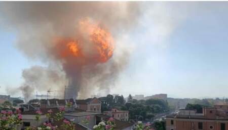 Al menos 27 personas resultaron heridas por una gran explosión en una gasolinera en Roma: dos están graves imagen-8