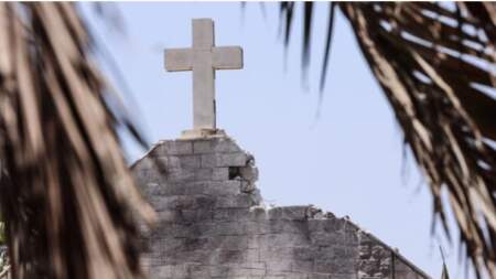 Habló el cura argentino que fue herido en el ataque de Israel contra la única iglesia católica en Gaza: "Dicen que fue un error, pero el impacto fue directo" imagen-10