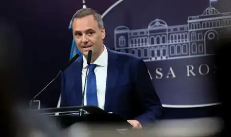 El Gobierno anunció la disolución de Vialidad Nacional y la concesión de 9.120 kilómetros de rutas El Gobierno anunció la disolución de Vialidad Nacional y la concesión de 9.120 kilómetros de rutas imagen-5