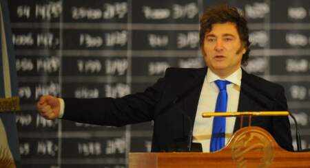 Milei confirmó que vetará el aumento a los jubilados y advirtió que irá a la Justicia si el Congreso no lo apoya imagen-2