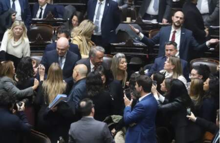 Con escándalo, se levantó la sesión en Diputados pero hubo dos triunfos opositores imagen-3