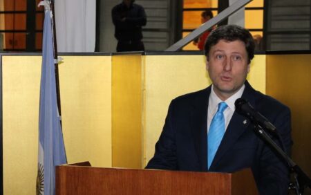 Renunció el vicecanciller Eduardo Bustamante imagen-10