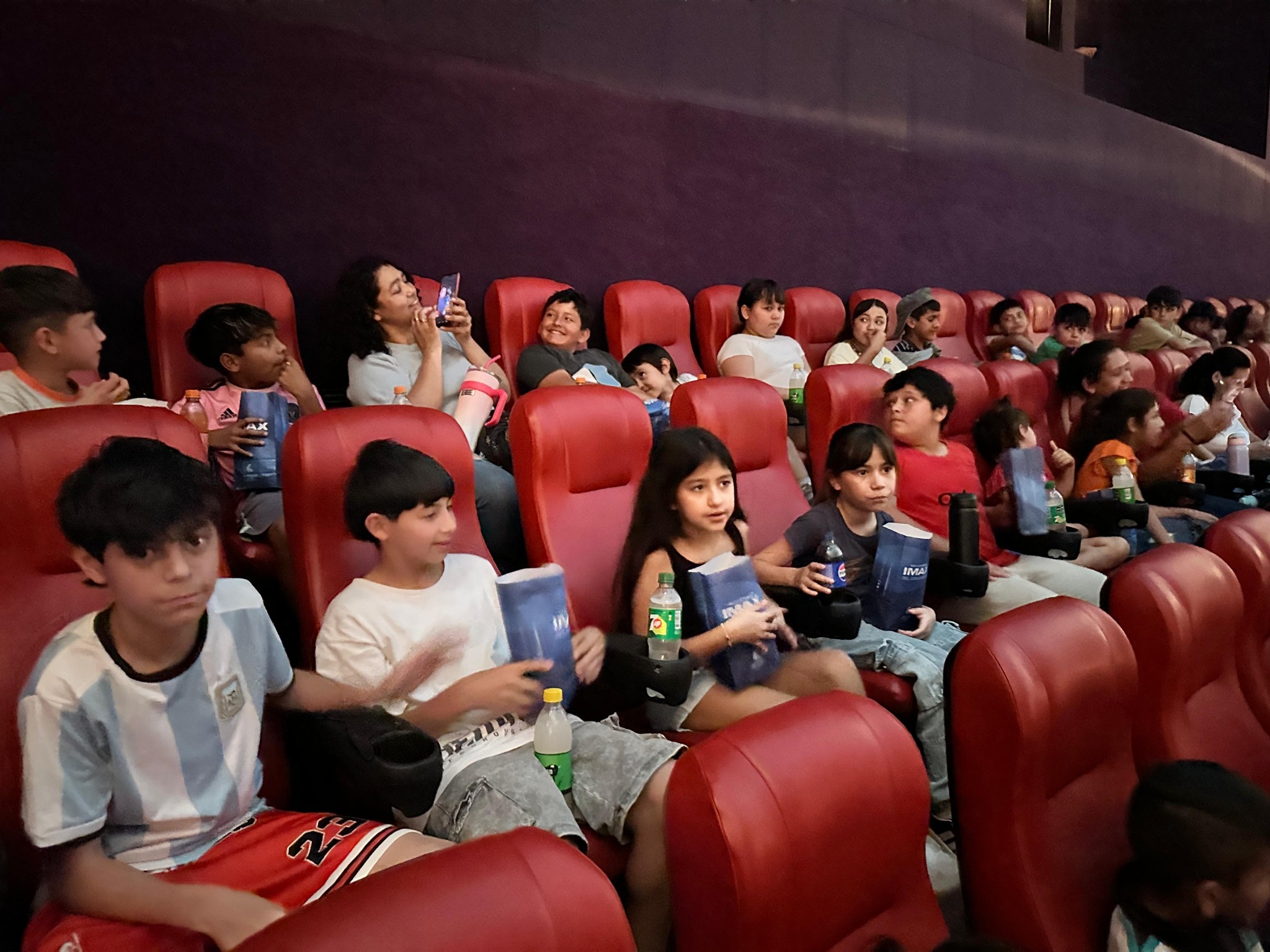 Cientos de niños disfrutaron de una función de cine en el IMAX 5 Cientos de niños disfrutaron de una función de cine en el IMAX imagen-4