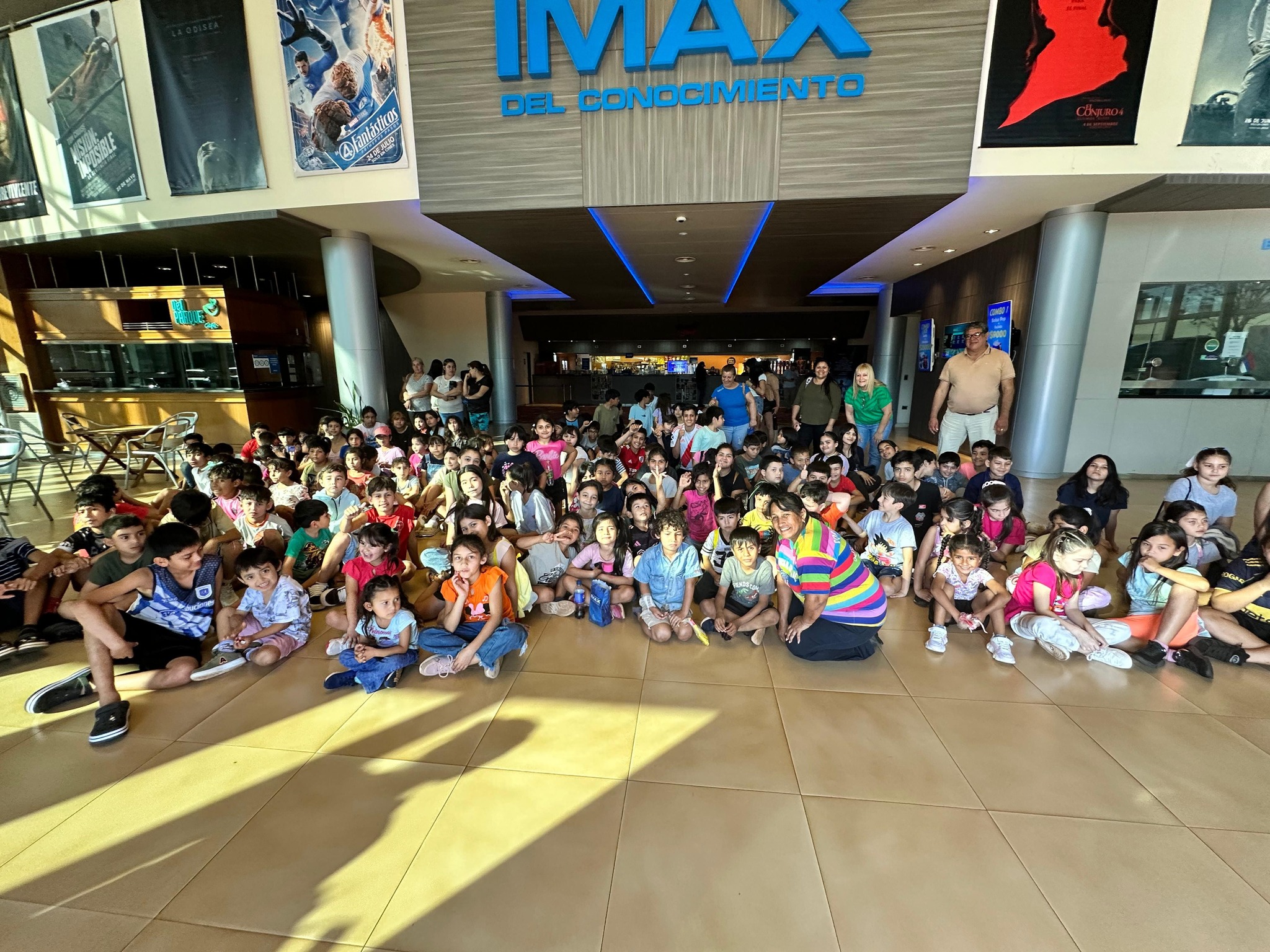 Cientos de niños disfrutaron de una función de cine en el IMAX 3 Cientos de niños disfrutaron de una función de cine en el IMAX imagen-2