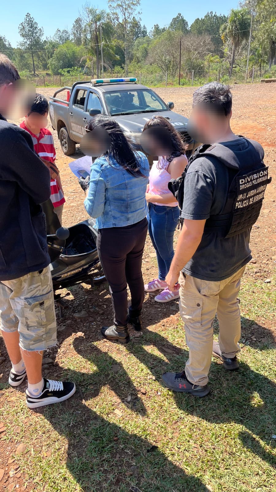 Fallido delivery: atrapan a un presunto dealer de cocaína y a sus compradores en plena transacción 3 Fallido delivery: atrapan a un presunto dealer de cocaína y a sus compradores en plena transacción imagen-2