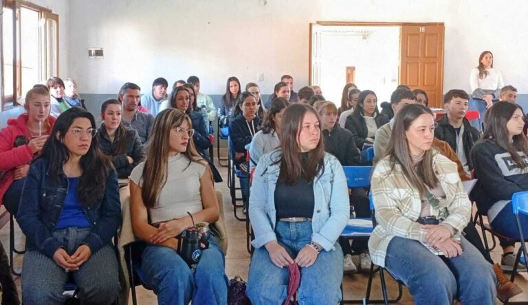 Capacitación en Marketing Digital busca potenciar habilidades de jóvenes de 25 de Mayo para mejorar su inserción laboral y desarrollo emprendedor imagen-16