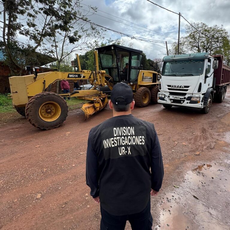 Estafa millonaria a empresa constructora: investigadores recuperaron un camión y una motoniveladora Estafa millonaria a empresa constructora: investigadores recuperaron un camión y una motoniveladora imagen-47