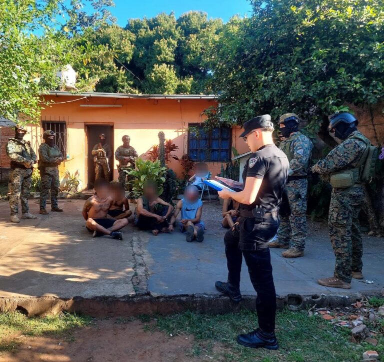 Allanamientos en Posadas: desarticulan un clan delictivo familiar y recuperan bienes robados en Itaembé Guazú Allanamientos en Posadas: desarticulan un clan delictivo familiar y recuperan bienes robados en Itaembé Guazú imagen-19