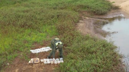 Hallan marihuana abandonada en la costa del arroyo Aguaray Guazú imagen-7