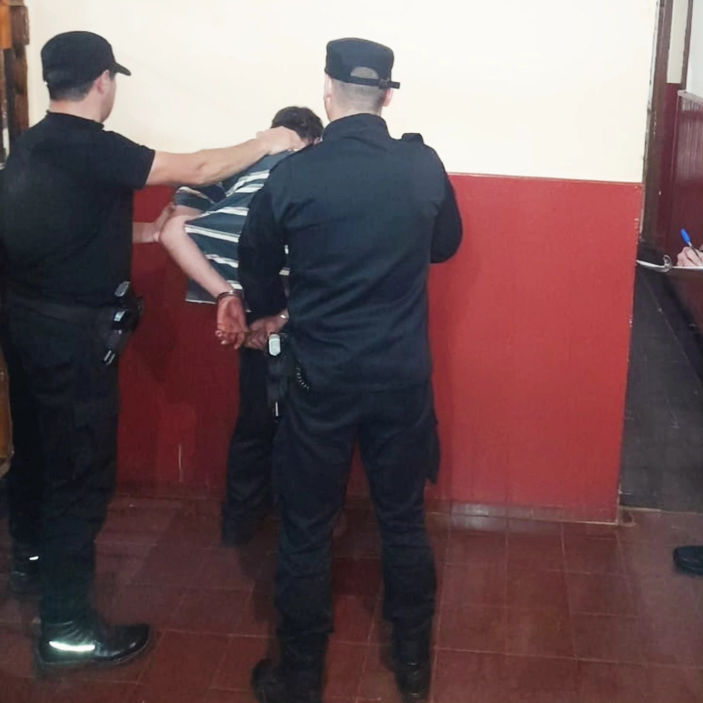 Patrullajes policiales permitieron arrestar a seis hombres involucrados en delitos en Misiones 7 Patrullajes policiales permitieron arrestar a seis hombres involucrados en delitos en Misiones imagen-6