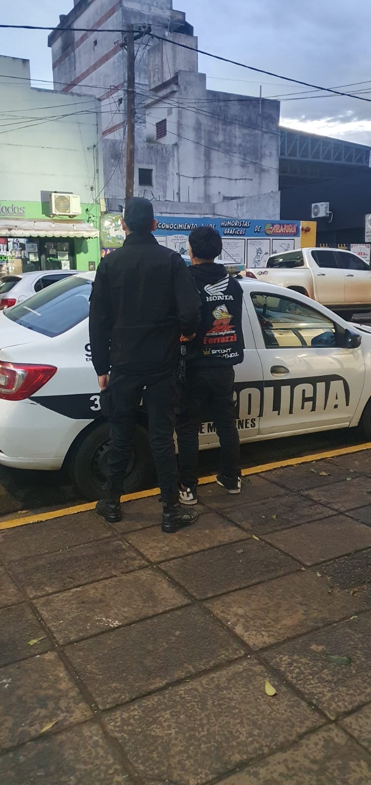 Anillo digital del 911 permitió identificar a motociclistas que hacían maniobras temerarias en Posadas 3 Anillo digital del 911 permitió identificar a motociclistas que hacían maniobras temerarias en Posadas imagen-2