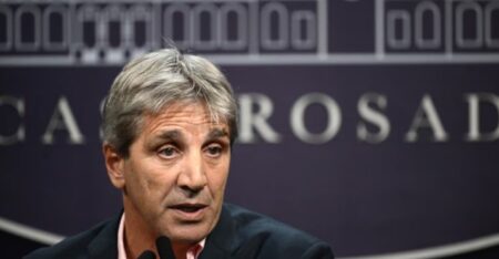 Caputo aseguró que no habrá modificaciones en el esquema cambiario después de las elecciones imagen-3