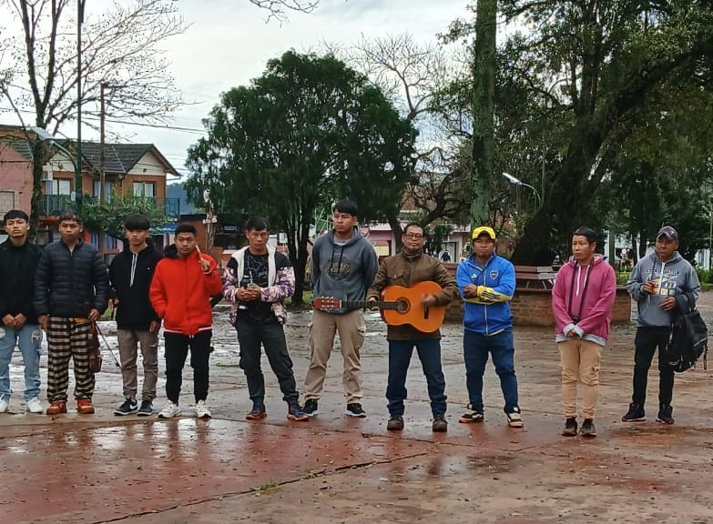 Capioví: comunidad mbya El Pocito reafirmó su reclamo territorial y el Estado se comprometió a brindar solución 3 Capioví: comunidad mbya El Pocito reafirmó su reclamo territorial y el Estado se comprometió a brindar solución imagen-2