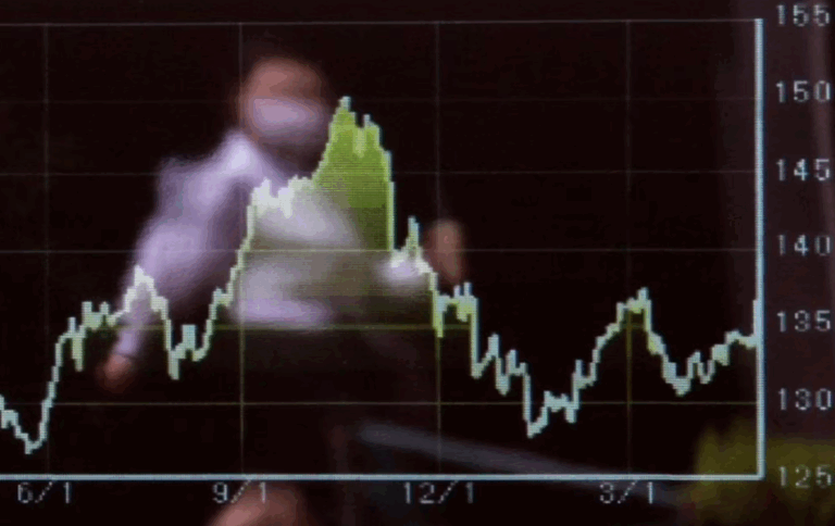 Con el dólar más cerca del techo de la banda, el Gobierno apuesta a que la suba de tasas alcance para frenarlo imagen-49