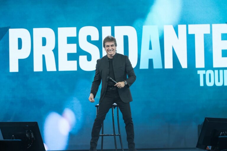 Dante Gebel llega a Posadas con su gira “PresiDante”: humor, emoción y reflexiones en una noche única imagen-44