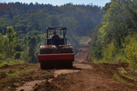 Vialidad de Misiones avanza con mantenimiento de rutas terradas en casi una decena de municipios para garantizar conectividad rural imagen-2