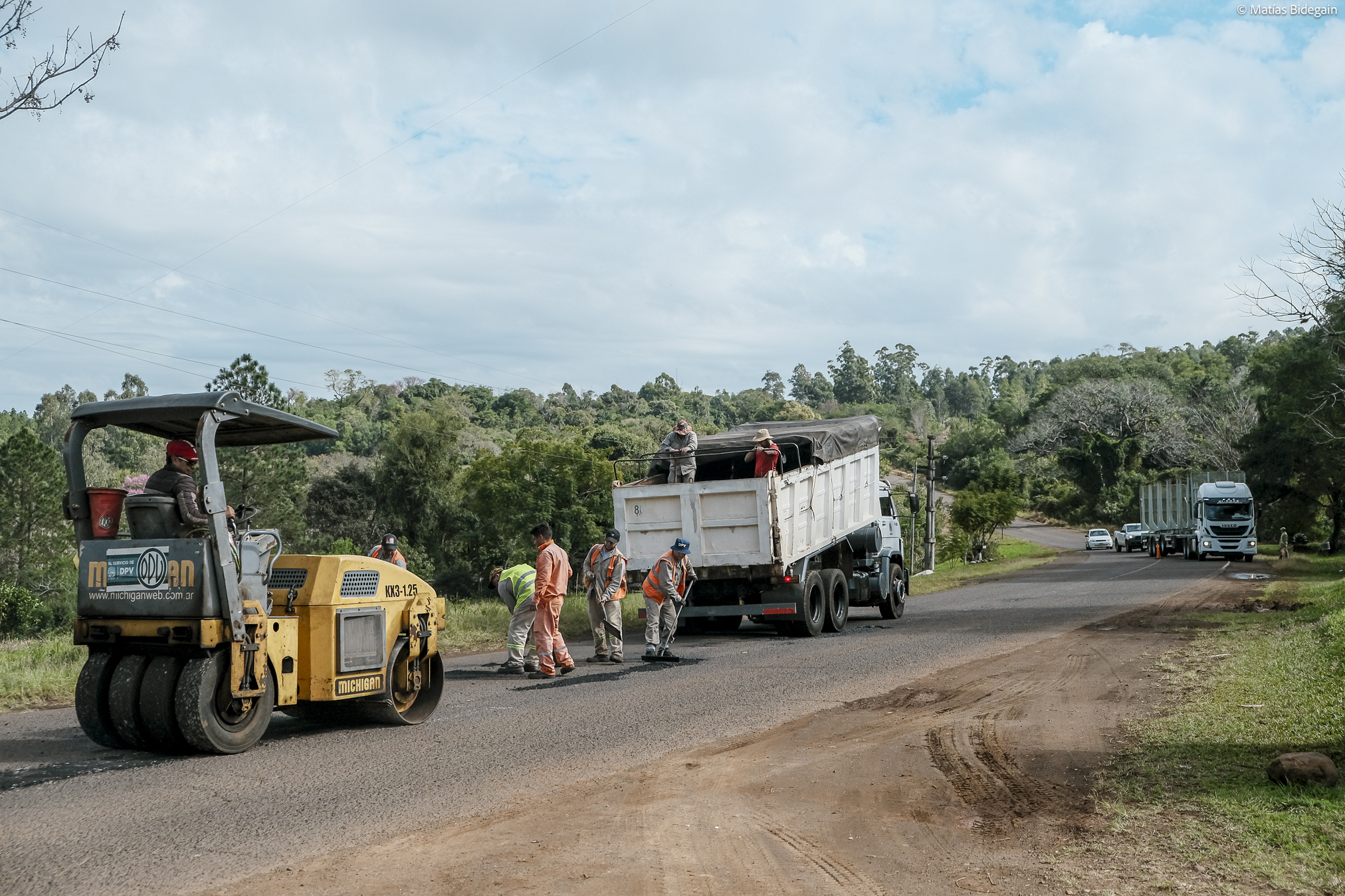 Avanza el mantenimiento integral sobre la Ruta Provincial N° 4 entre San Javier y Leandro N. Alem Avanza el mantenimiento integral sobre la Ruta Provincial N° 4 entre San Javier y Leandro N. Alem imagen-1