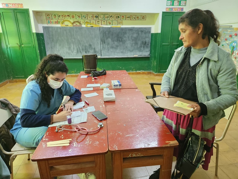 Control de salud, anteojos, trámites de DNI y garrafas accesibles: más de 400 personas asistieron al operativo “Estamos con Vos" 5 Control de salud, anteojos, trámites de DNI y garrafas accesibles: más de 400 personas asistieron al operativo “Estamos con Vos" imagen-4