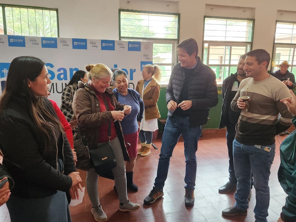 Control de salud, anteojos, trámites de DNI y garrafas accesibles: más de 400 personas asistieron al operativo “Estamos con Vos" 3 Control de salud, anteojos, trámites de DNI y garrafas accesibles: más de 400 personas asistieron al operativo “Estamos con Vos" imagen-2