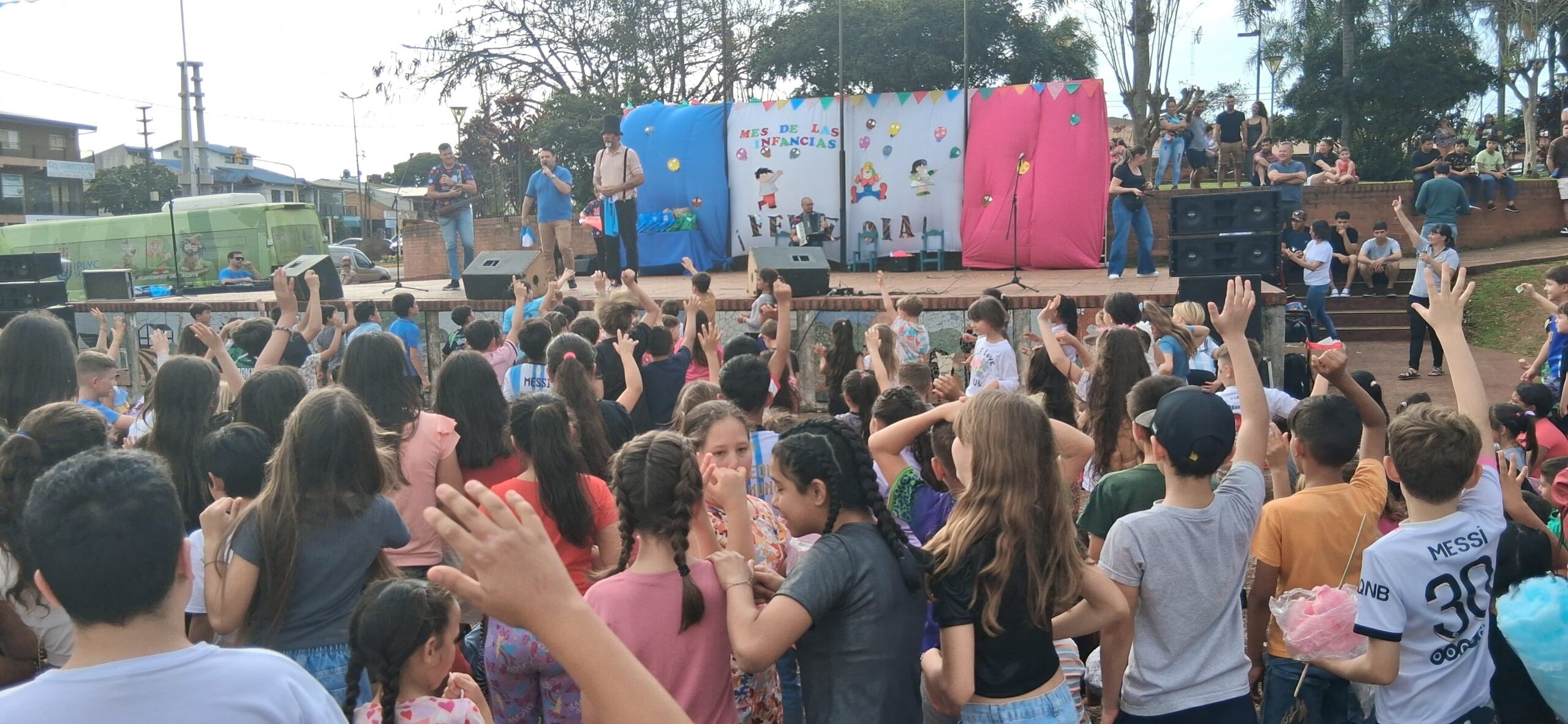 "Gurises" animó multitudinarios encuentros en Alem y 25 de Mayo 9 "Gurises" animó multitudinarios encuentros en Alem y 25 de Mayo imagen-8