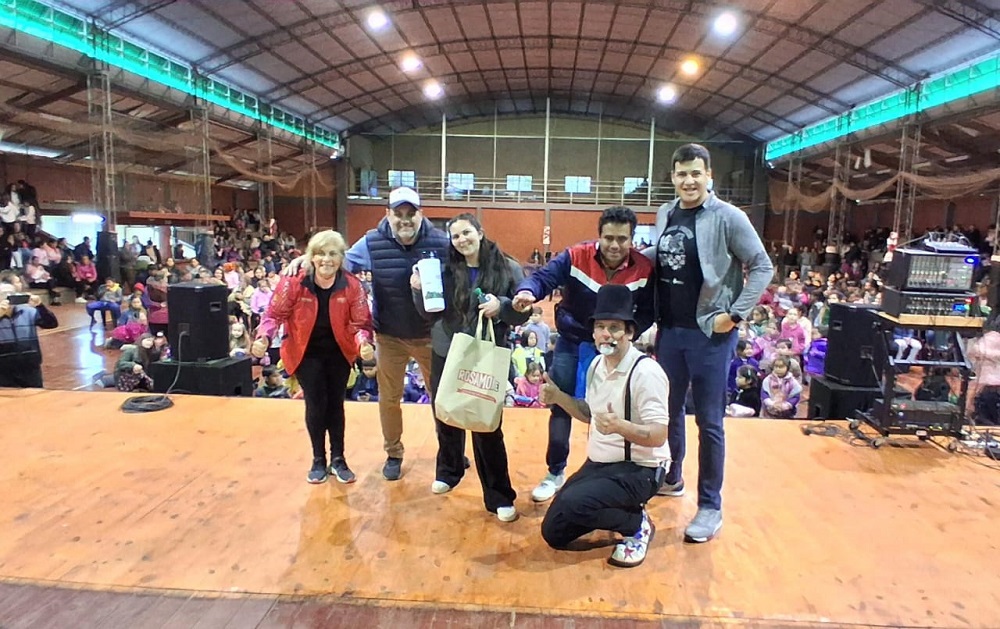 Gurises Felices continúa su maratónica visita por Misiones llevando diversión, regalos y shows a chicos de distintas localidades imagen-16