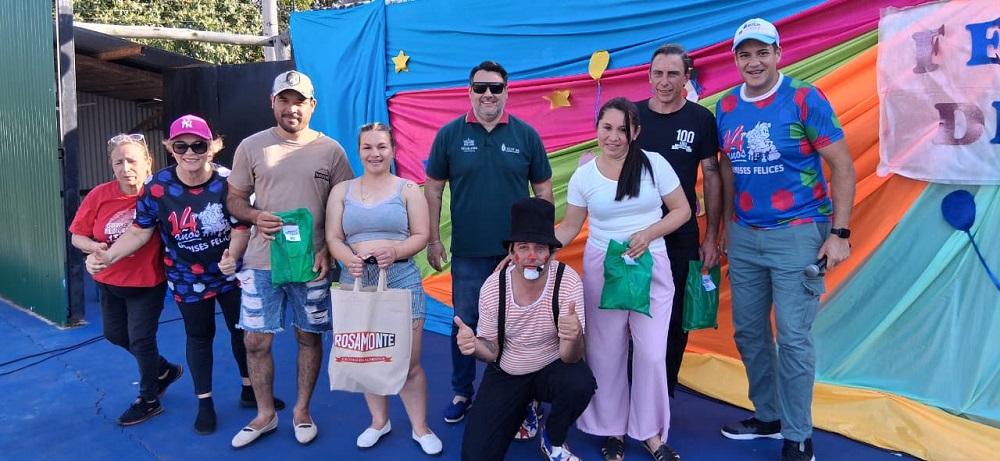 Gurises Felices continúa su maratónica visita por Misiones llevando diversión, regalos y shows a chicos de distintas localidades imagen-10