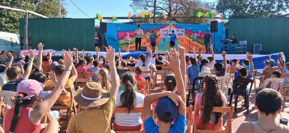 Gurises Felices continúa su maratónica visita por Misiones llevando diversión, regalos y shows a chicos de distintas localidades imagen-12