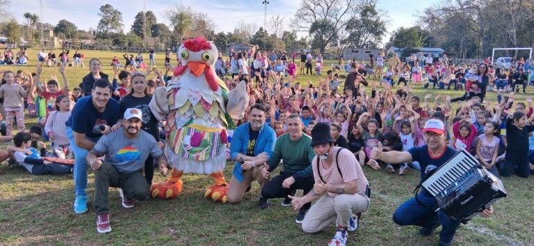 En el Mes de las Infancias, Gurises Felices recorrió municipios con espectáculos y actividades para los chicos En el Mes de las Infancias, Gurises Felices recorrió municipios con espectáculos y actividades para los chicos imagen-32